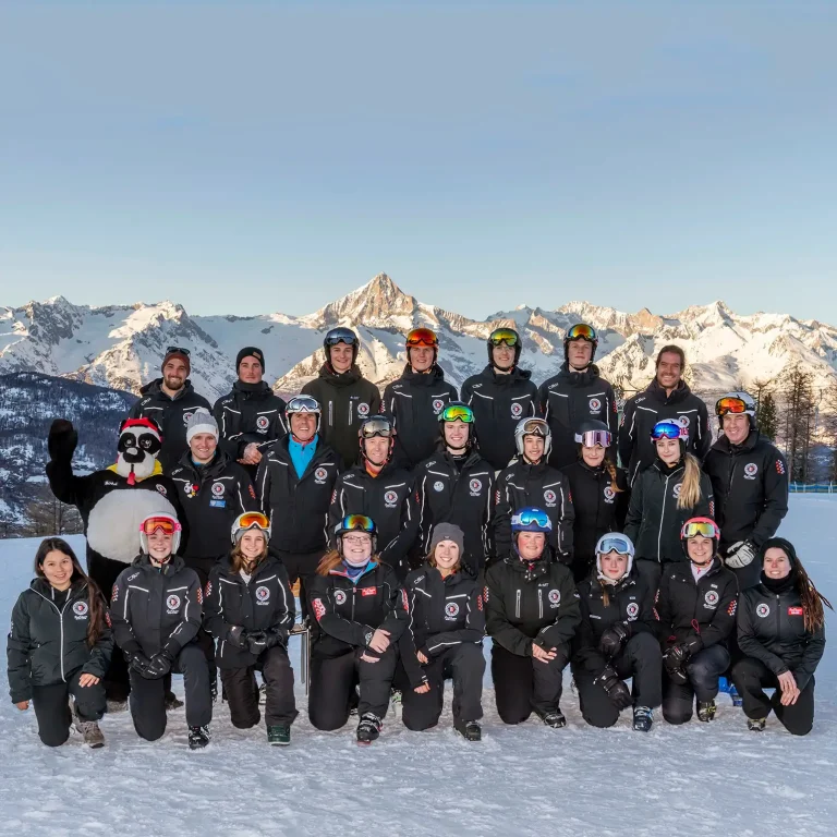 gruppenfoto ski snowboard schule graechen 768x768