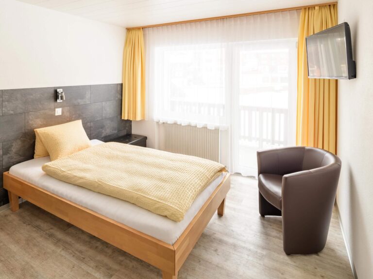 hotel alpha graechen einzelzimmer 01 768x576