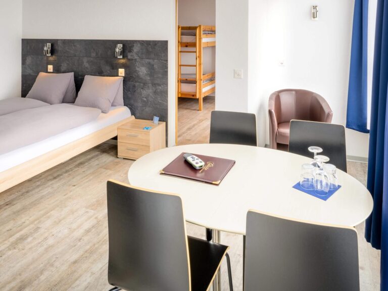 hotel alpha graechen familienzimmer 01 768x576