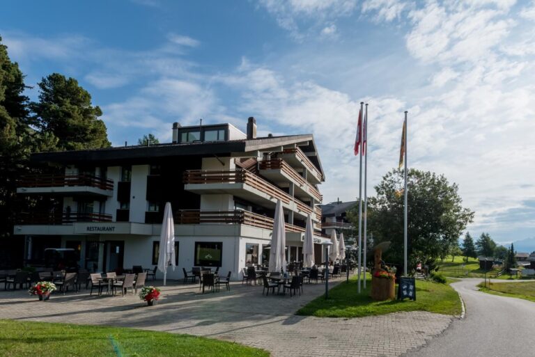 golfhotel riederhof riederalp 02 768x513