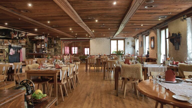restaurant waldhues bodmen saas fee 02 768x432