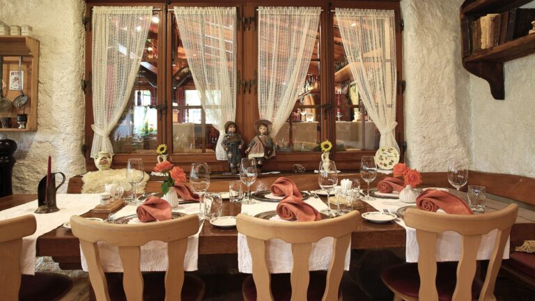 restaurant waldhues bodmen saas fee 03 768x432