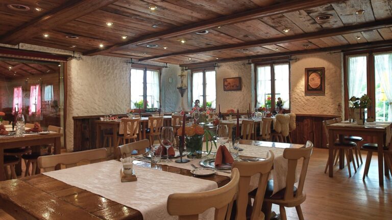 restaurant waldhues bodmen saas fee 06 768x432