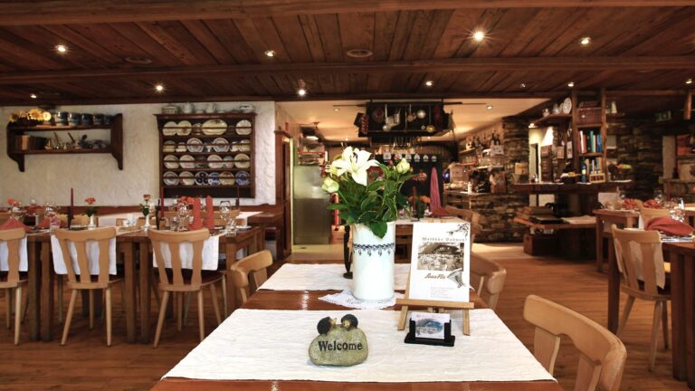 restaurant waldhues bodmen saas fee 07 768x432