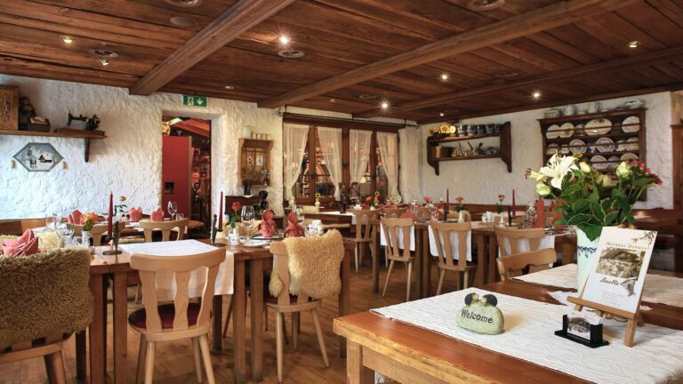 restaurant waldhues bodmen saas fee 09 768x432