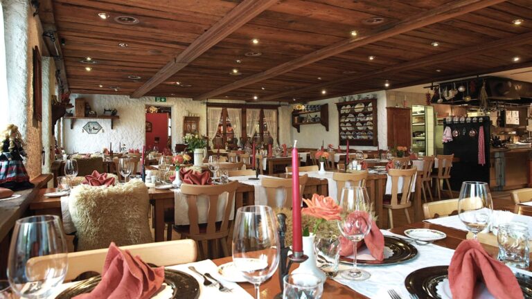 restaurant waldhues bodmen saas fee 11 768x432