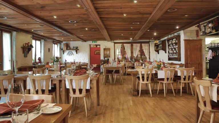 restaurant waldhues bodmen saas fee 12 768x432