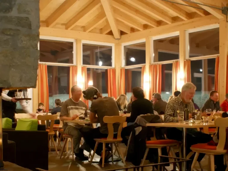 restaurant bergfreund fiescheralp 01 768x576