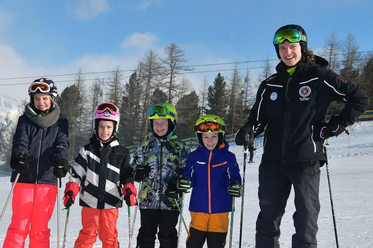 gruppenunterricht schneesportschule graechen 02 768x512